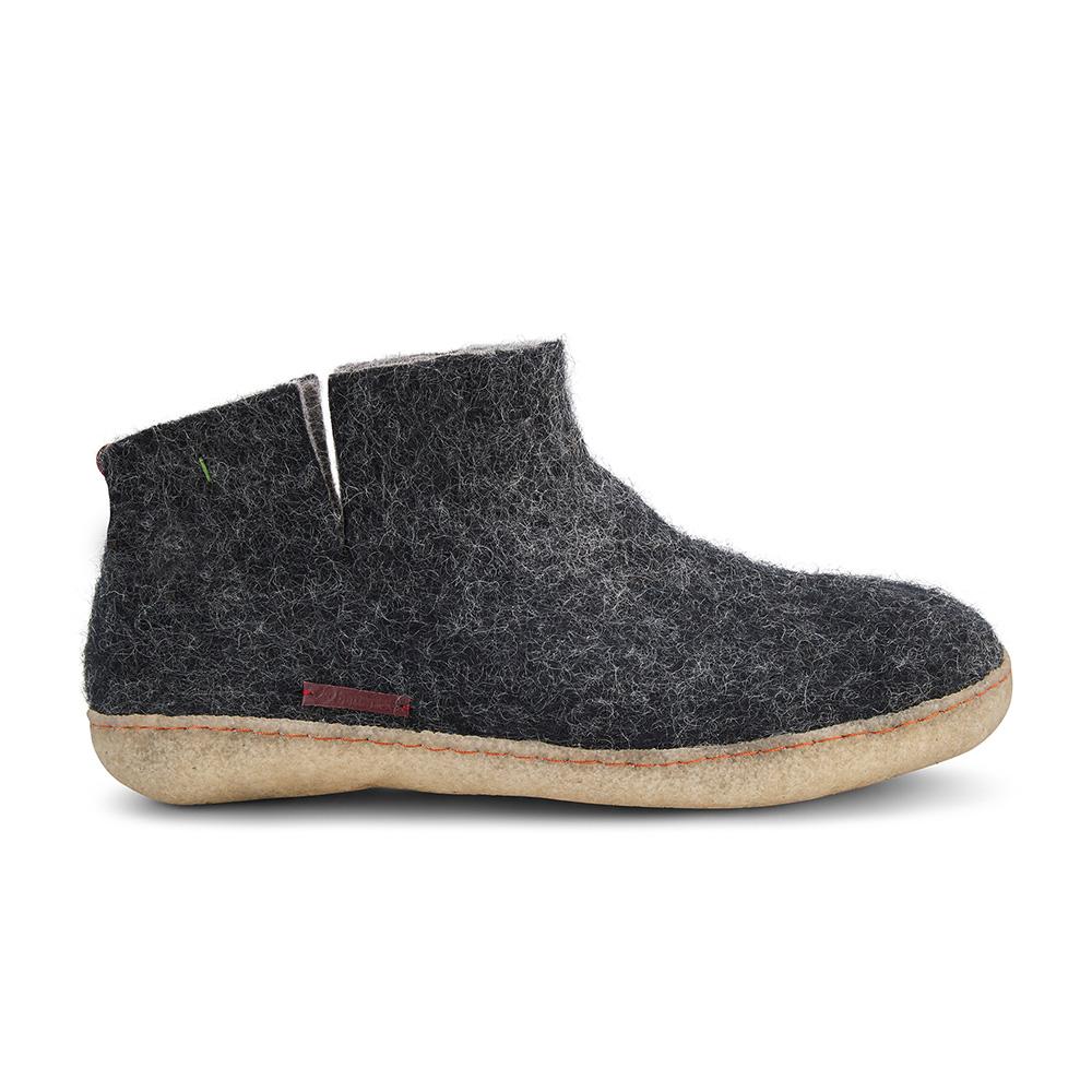 Betterfelt wool felt boot in black with rubber sole side view